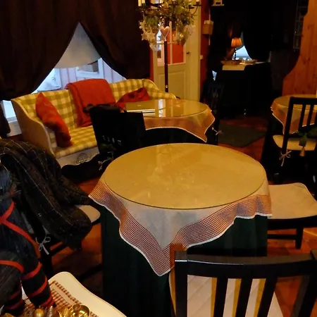 Box Bed & Breakfast ホテル 3*