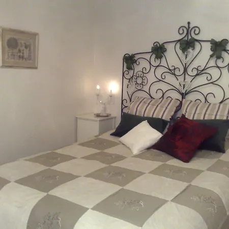 Box Bed & Breakfast Box