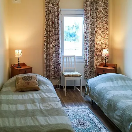 Box Bed & Breakfast Box