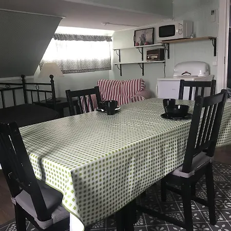 Box Bed & Breakfast Box